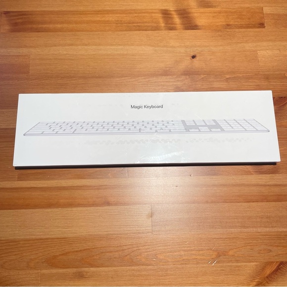 Apple Magic Wireless Keyboard with Numeric Keypad Silver Rechargeable Bluetooth - Picture 3 of 13